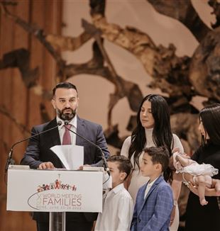 Danny y Leila Abdallah durante su intervención en el Aula Nervi (Foto: World Meeting of Families 2022)