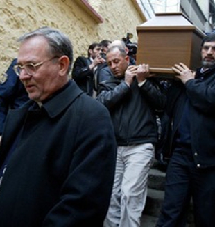 Monseñor Padovese en los funerales de Andrea Santoro.