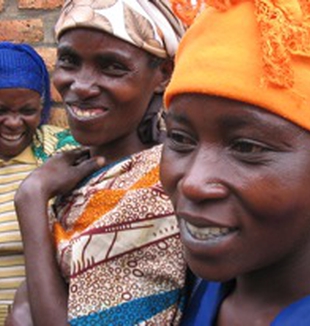 Algunas mujeres con las que Avsi trabaja en Ruanda (©Ponzone).