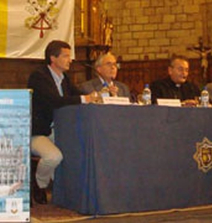 De izquierda a derecha: Pablo Portabella, <br>de la A.C. Charles Peguy, Guzmán Carriquiry, <br>Mossen Ramon Corts, párroco de la Basílica <br>de Nostra Senyora de la Concepció, y Josep Miró, <br>de E-cristians. 