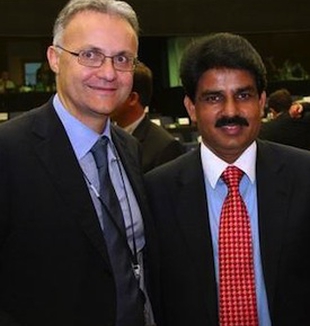 El eurodiputado Mario Mauro con el ministro Shahbaz Bhatti.
