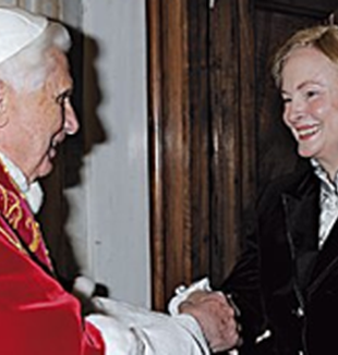 Mary Ann Glendon con Benedicto XVI.
