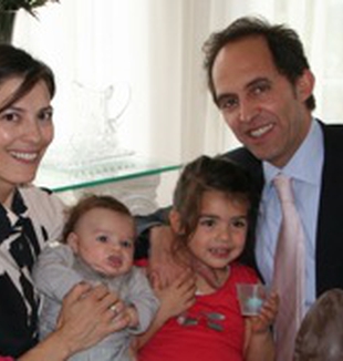 Paolo y Laura, con sus dos hijos, y el tercero <br>en camino.