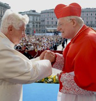 Benedicto XVI con el arzobispo Angelo Scola.
