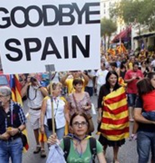 Manifestantes catalanes piden la independencia.