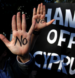 Las protestas ante el Parlamento chipriota <br>en Nicosia.