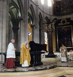 Juan Pablo II, en la dedicación de la catedral <br>de la Almudena.