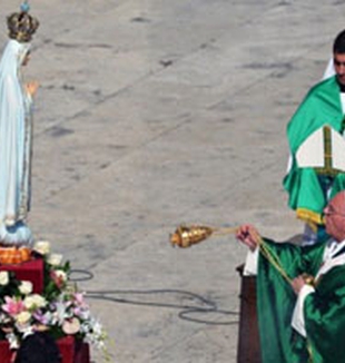 El Papa Francisco y la Virgen de Fátima.
