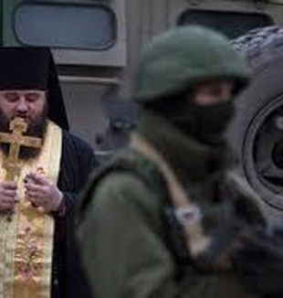 Un sacerdote ortodoxo en Crimea.