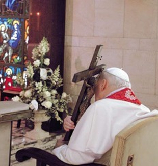 Juan Pablo II en su último Viernes Santo.
