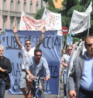 Huelga de taxistas en Milán.