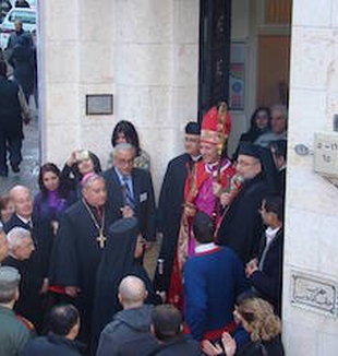 La entrada a la iglesia de San Francisco en Alepo <br>poco antes de la apertura de la Puerta Santa.