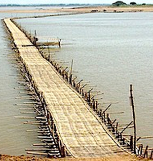 El puente de Bambú sobre el río Mekong.