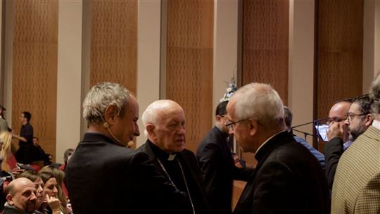 De izquierda a derecha: Julián Carrón, el cardenal Ricardo Ezzati Andrello y el nuncio Ivo Scapolo