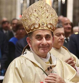 El nuevo arzobispo de Milán, monseñor Mario Delpini, a su entrada en la diócesis