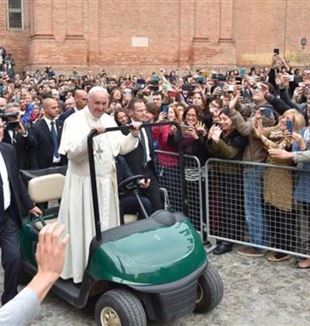 El Papa Francisco en la plaza de San Domenico © L'Osservatore Romano