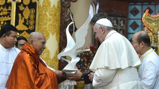 El encuentro con los monjes budistas del Consejo Supremo de la ''Sangha''