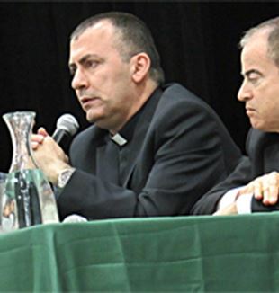 De izquierda a derecha, Padre Ricardo Roig, Monseñor Nona <br>y Monseñor Roberto González, arzobispo de San Juan, Puerto Rico. 