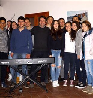 Foto de grupo durante la semana dedicada <br>a don Giussani, en Abbiategrasso.