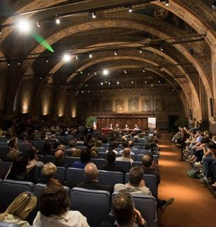 La Sala de Notarios del Palacio de Priores en Perugia durante el encuentro.