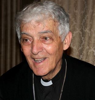 El cardenal Edoardo Menichelli
