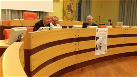 Desde la izquierda: el director del Centro cultural de Prato, Lorenzo Neri, Dennis Sauer y Davide Perillo