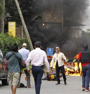 Las llamas del hotel Dusit de Nairobi tras el atentado