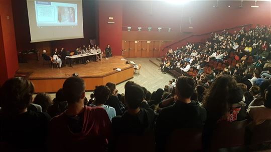 La presentación del ''Donacibo'' en el Instituto Técnico Estatal Artemisia Gentileschi de Milán