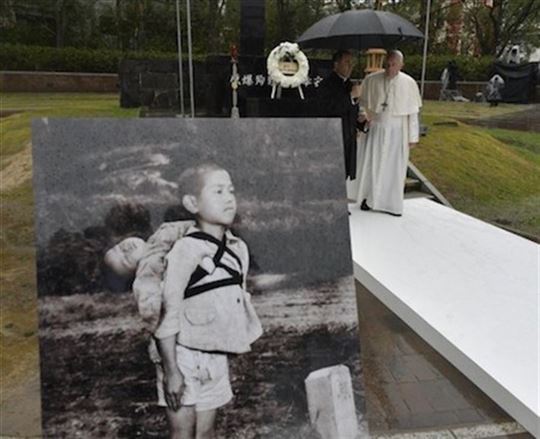 'El fruto de la guerra'', la foto simbólica tan querida por el Papa
