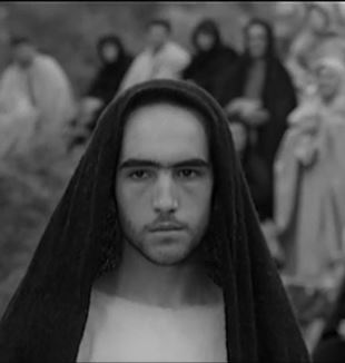 Enrique Irazoqui interpreta a Jesús en "El evangelio según san Mateo" de Pier Paolo Pasolini (1964)