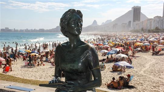 La estatua de Lispector en Río de Janeiro (©Luiz Souza/Shutterstock)