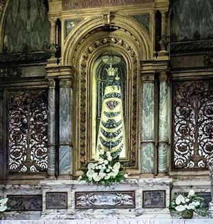 La imagen de la Virgen en la Santa Casa de Loreto