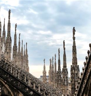 Entre las agujas del Duomo de Milán (Foto Unsplash/Christoph Schulz)