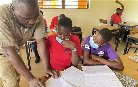 Una clase en la Luigi Giussani High School de Kampala, Uganda (Foto Avsi)