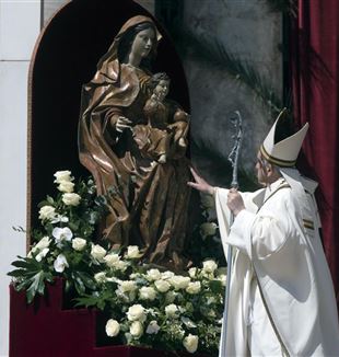 El papa Francisco en la misa de Pascua. Roma, 17 de abril de 2022 (©Alessia Giuliani/Catholic Press Photo)