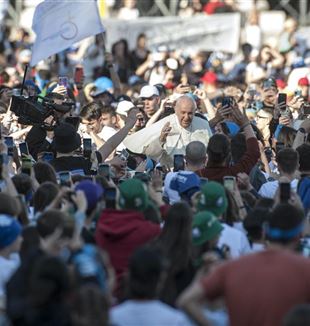 Papa Francisco con los jóvenes, 18 de abril de 2022 (©Massimiliano Migliorato/Catholic Press Photo)