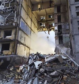 Le destrucción en Zaporiyia tras los últimos ataques rusos (©Ansa)