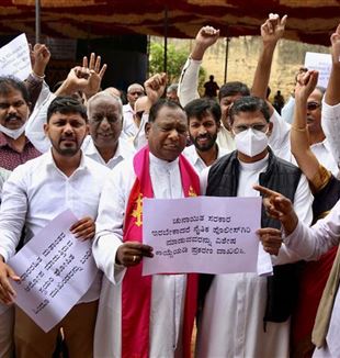 Manifestación contra los ataques en iglesias de Bangalore (Foto: Ansa)