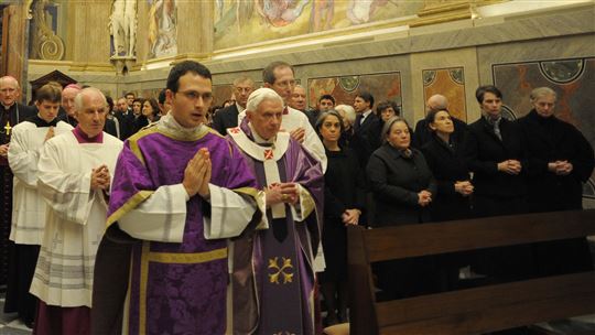 Benedicto XVI en la Santa Misa en sufragio de la Memor Domini Manuela Camagni, 2 de diciembre de 2010