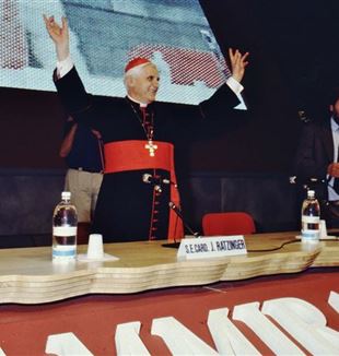El entonces cardenal Joseph Ratzinger en el Meeting de Rímini en 1990