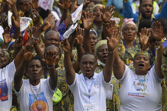 Fieles congoleses en la misa del papa Francisco en Kinshasa (Foto Vatican Media/Catholic Press Photo)