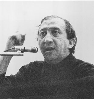Don Giussani en Riccione en 1973 (Foto Fraternità di CL)