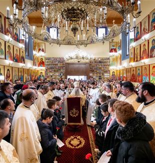 Comunidad ortodoxa rumana durante una celebración en Milán (FotoBudac Studio)