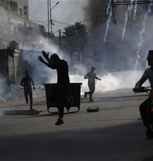 Enfrentamientos entre palestinos e israelíes en Nablus, Cisjordania (Ansa/Alaa Badarneh)