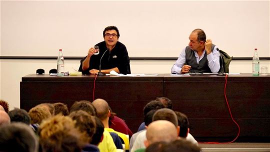 Un momento de la asamblea con Paolo Prosperi y Francesco Cassese