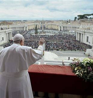 El papa Francisco durante la bendición Urbi et Orbi de Navidad (Vatican Media/Catholic Press Photo)