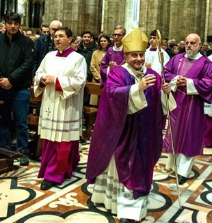 Monseñor Mario Delpini en la misa por don Giussani. Duomo de Milán, 26 de febrero de 2024 (Pino Franchino/Archivo CL)