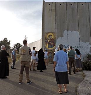 El icono de la Virgen de Ian Knowles en un rincón del Muro de Belén (Catholic Press Photo)