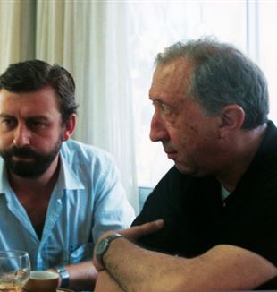 Enzo Piccinini con Luigi Giussani, en 1986.