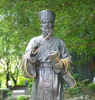 La estatua de Matteo Ricci en el centro de la ciudad de Macao (Foto Wikimedia Commons)